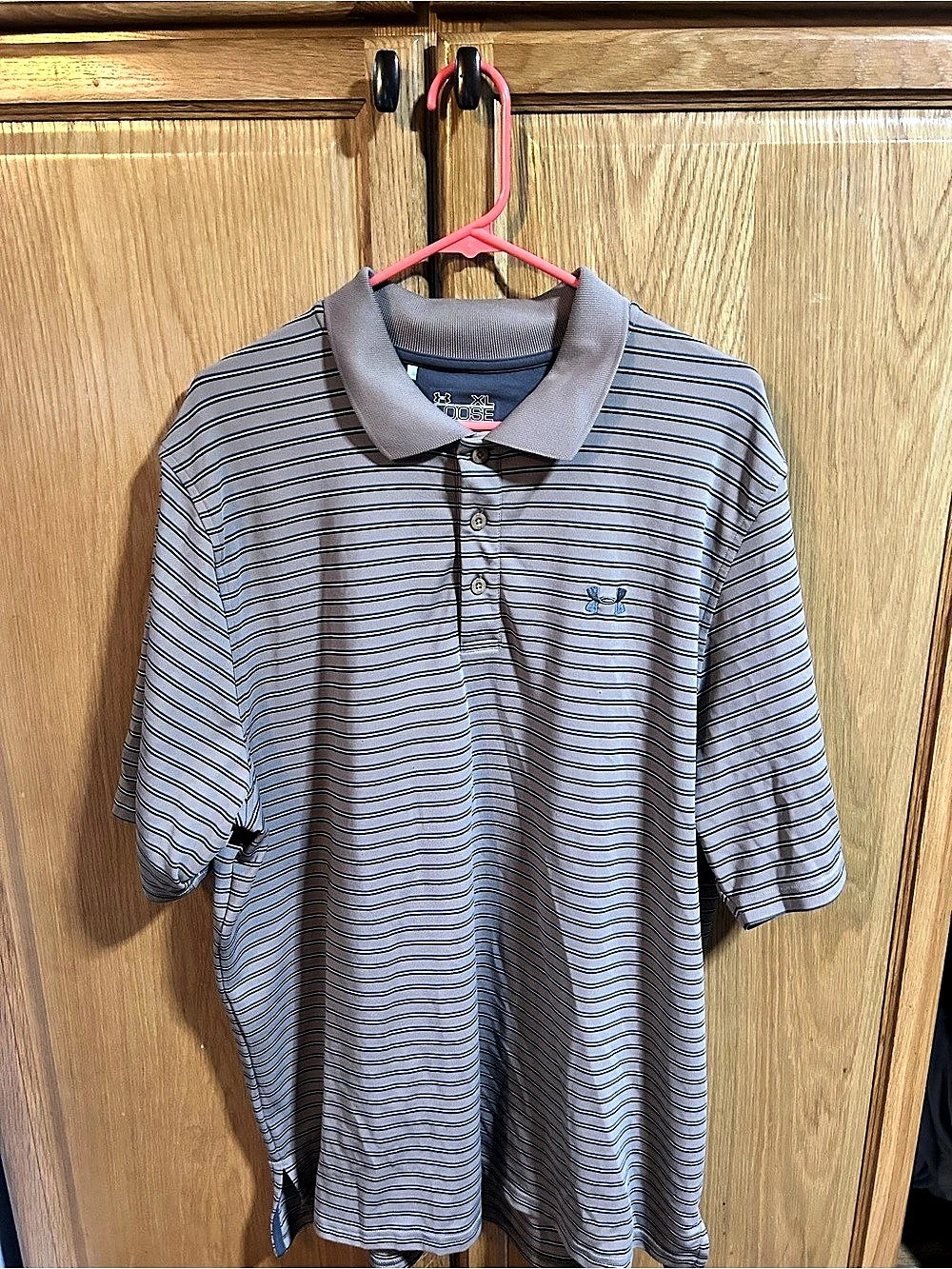 Men’s XL Under Armour Loose Men's Striped Polo in Gray & Black